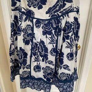 Full skirt ,side zip ,fully lined .Navy blue /white .